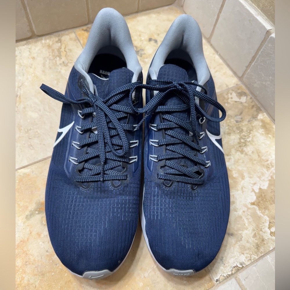 Nike Men's Athletic Shoes - Navy and Gray